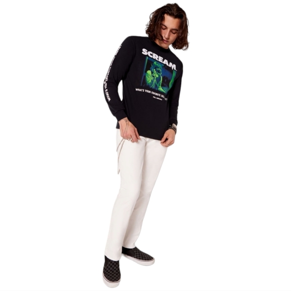 Scream SM "What's Your Favorite Scary Movie" Black Long Sleeve Graphic Tee - Picture 4 of 4